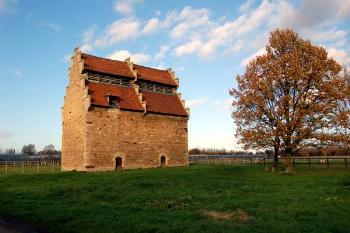 Willington dovecote in November 2006