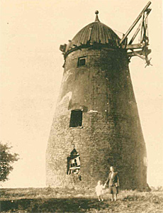 Houghton Conquest windmill in 1931
