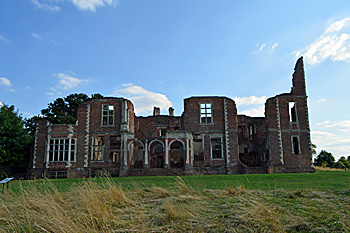Houghton House north front August 2016