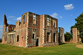 Houghton House south front and west side August 2016