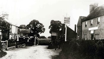 The Green Dragon with the Red Lion beyond about 1900 [Z760/1/5]