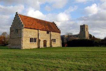 Willington stables with the church behind - November 2006