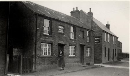 WB-Green-4-5-AG-HI-2 Henry I beerhouse in 1950s