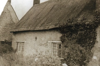 The Old Cottage before demolition in the 1960s resize