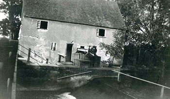 Newnham Mill House [X581-1]