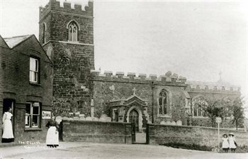 The church and 39 High Street about 1902 [Z760/3/3]